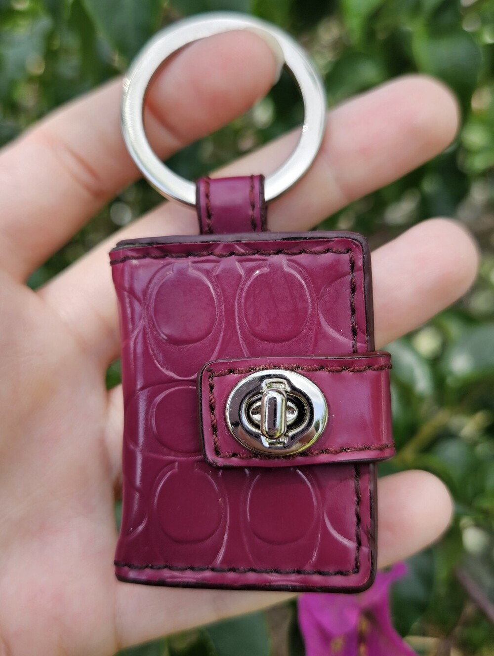 Rare Vintage Coach Purple Patent Signature Photo Book Keychain Turnlock